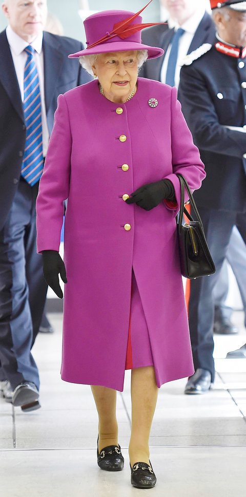 Royal Style: Tα πιο κομψά μονόχρωμα looks της Βασίλισσας Ελισάβετ