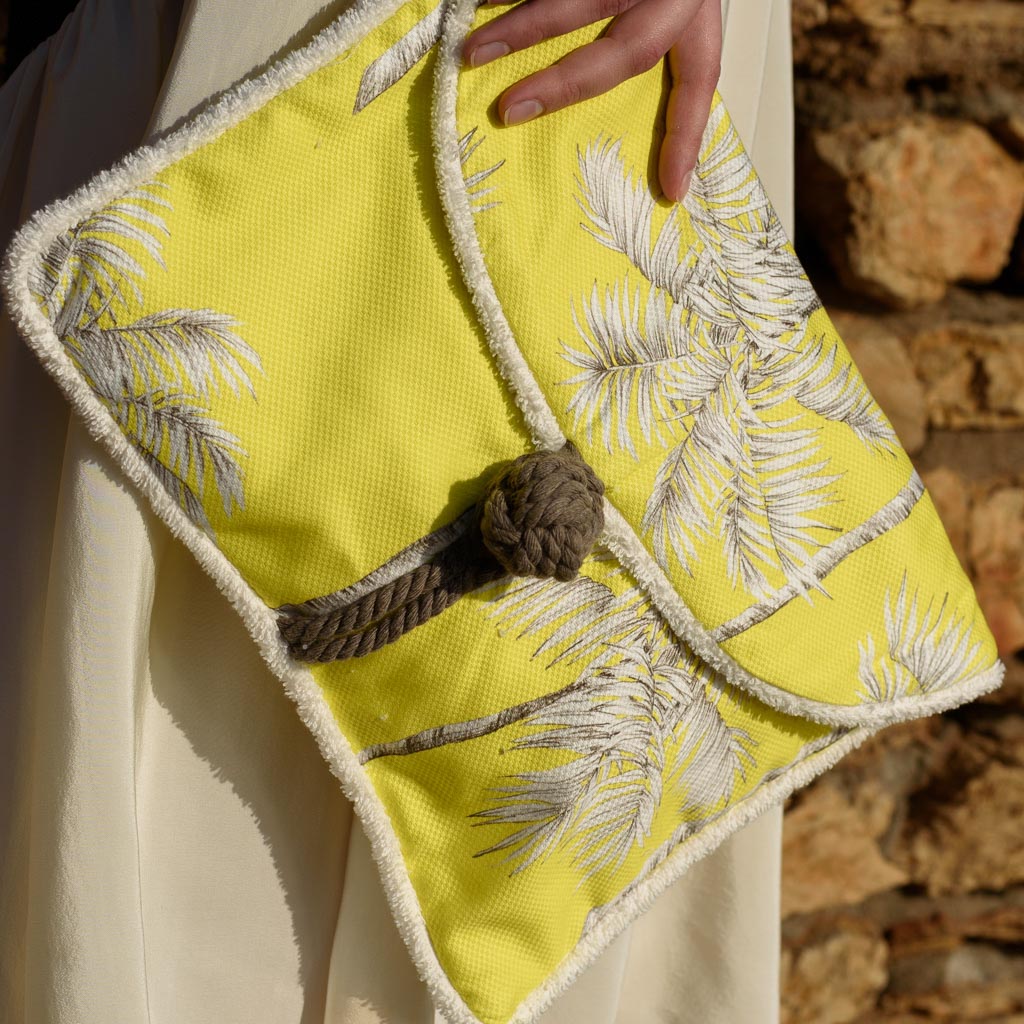 Ανακαλύψαμε τα πιο εντυπωσιακά pouches του Καλοκαιριού
