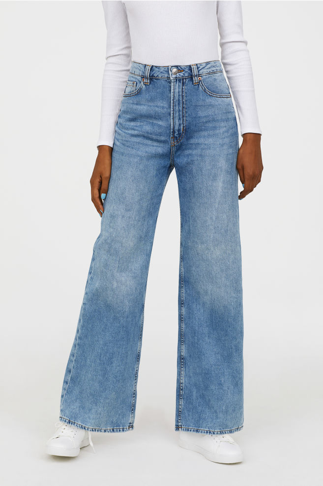 Οδηγός Αγοράς: 12 flare jeans που θα λατρέψεις