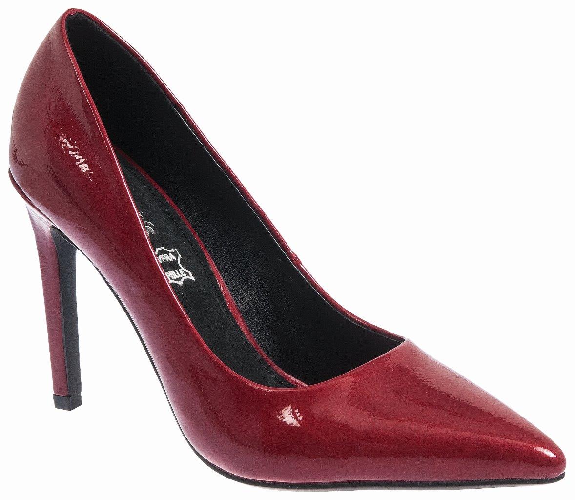 Oδηγός Αγοράς: 12 κόκκινα ζευγάρια παπούτσια για όλα τα στυλ