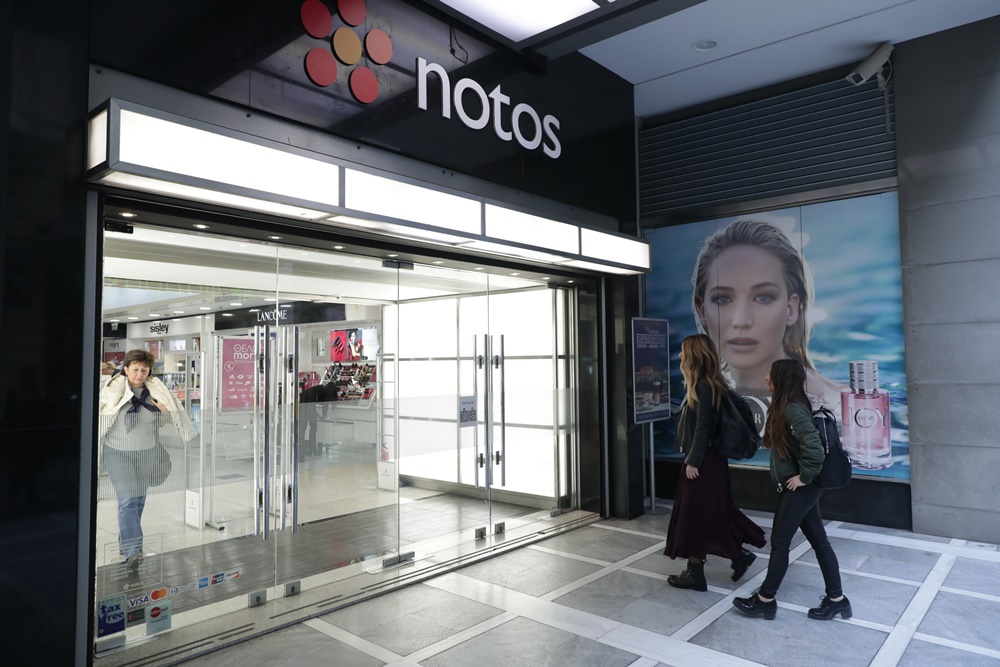 notos Challenge: Δύο φίλες, ένα πολυκατάστημα και άπειρες ώρες winter shopping