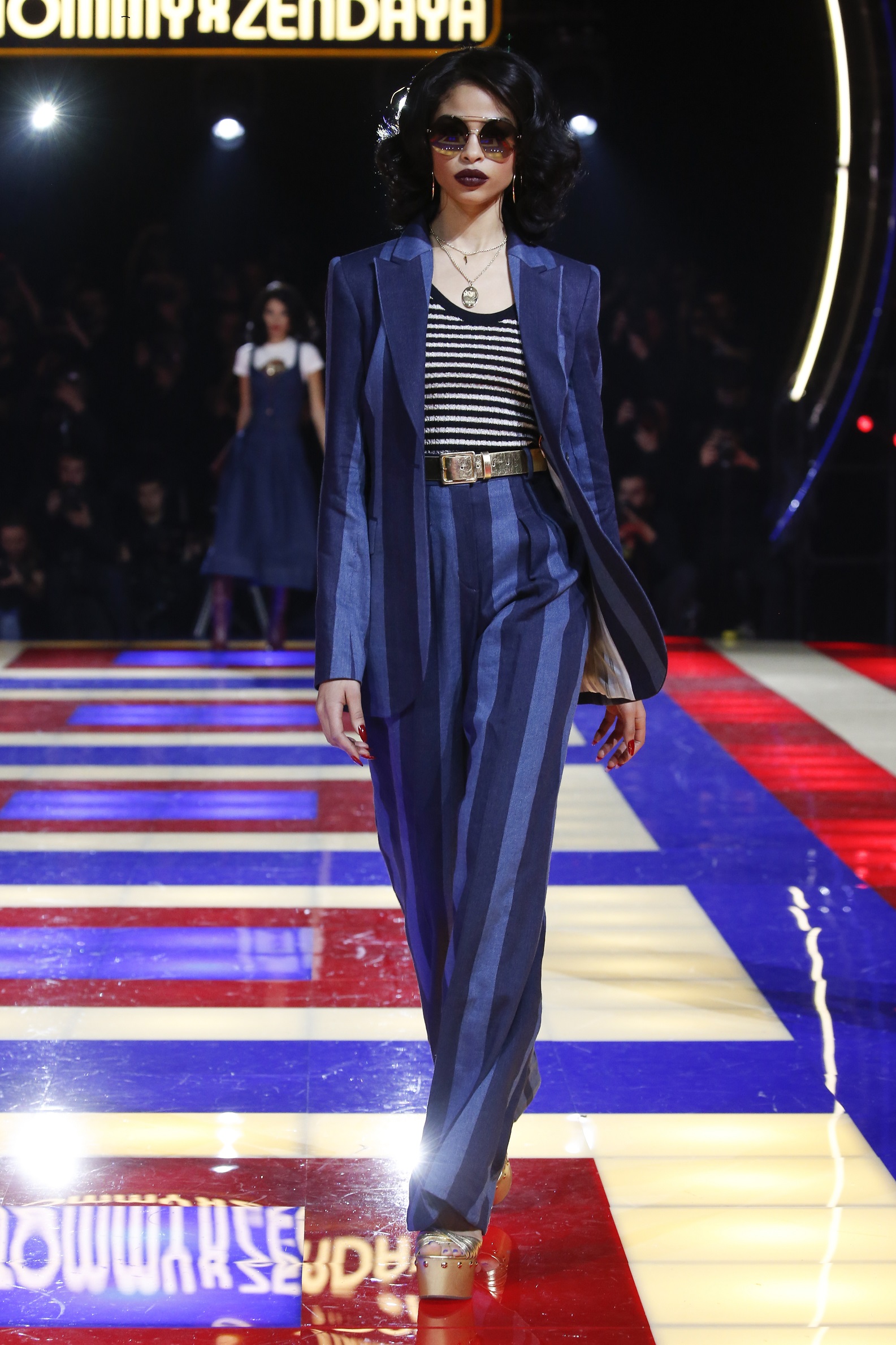O Tommy Hilfiger έφερε το «Τοmmynow: See Now, Bye Now» runway event στο Παρίσι για την άνοιξη 2019