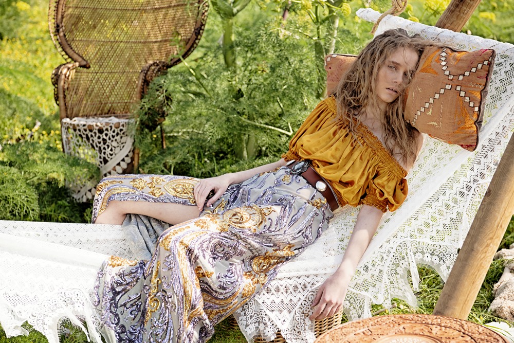 Mία bohemian luxurious συλλογή ρούχων που θα ντύσει με τον πιο ονειρικό τρόπο το καλοκαίρι σου